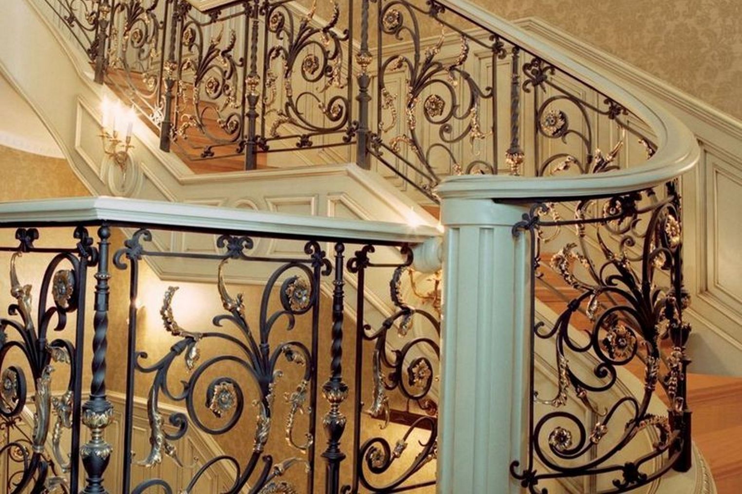 монолитные лестницы в Санкт-Петербурге и Беларуси