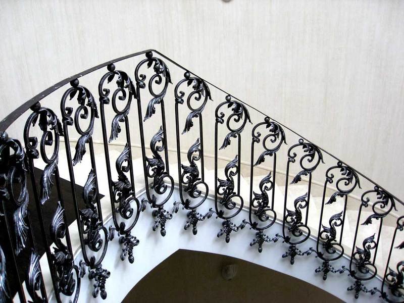 лестница на второй этаж на даче в Санкт-Петербурге и Беларуси