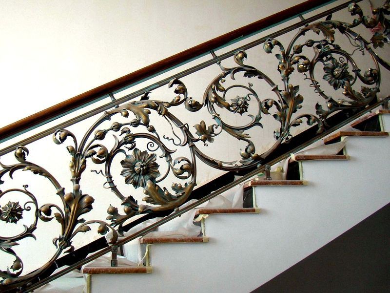 лестница на второй этаж на даче в Санкт-Петербурге и Беларуси